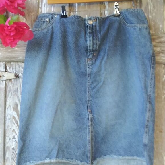 Venezia jean co denim skirt with raw hem - Picture 1 of 5